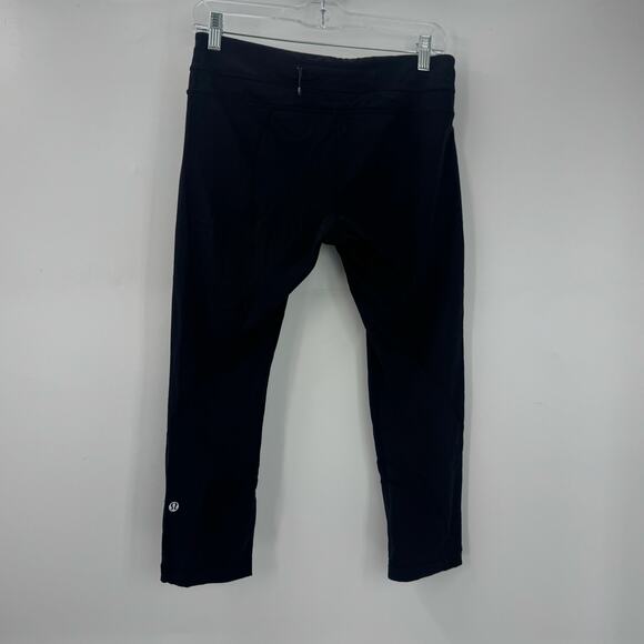 Lululemon Women's Back Zip Pocket Crop Capri Leggings Solid Black Size 8 - Picture 6 of 7